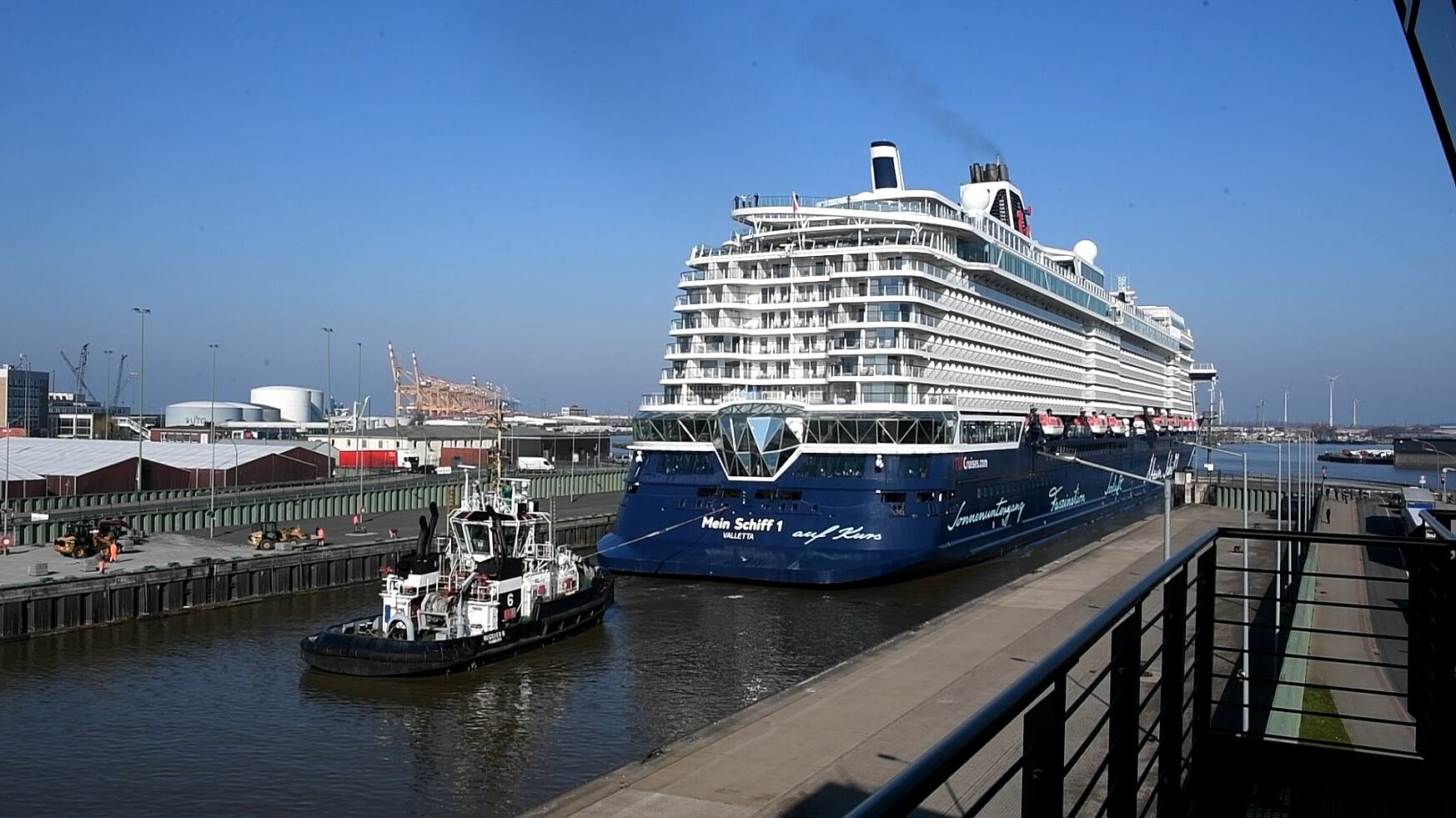 ‘Mein Schiff1’ ends its short stay in Kaiserhafen