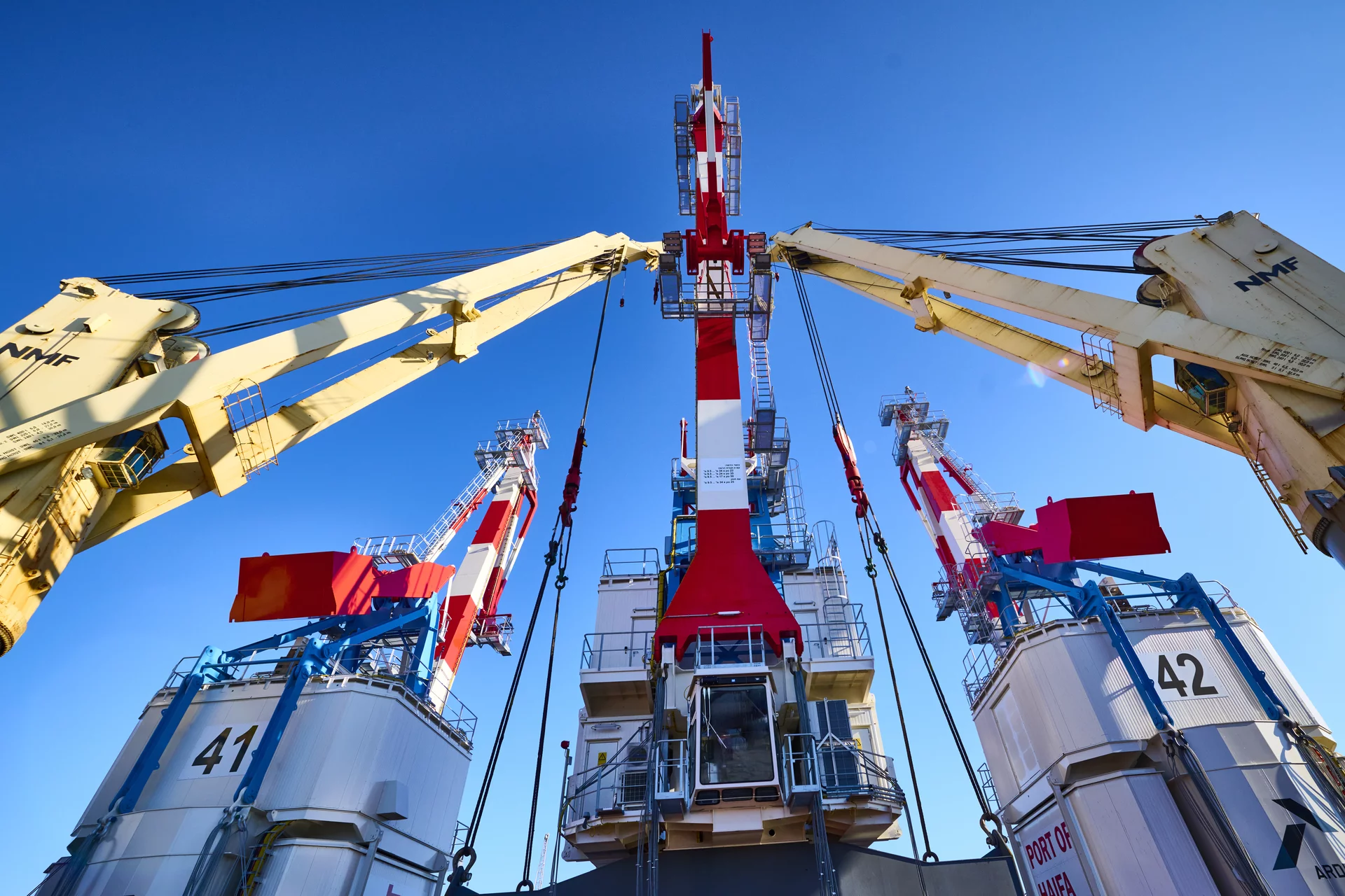 Aufnahme von einem Kran aus der Froschperspektive