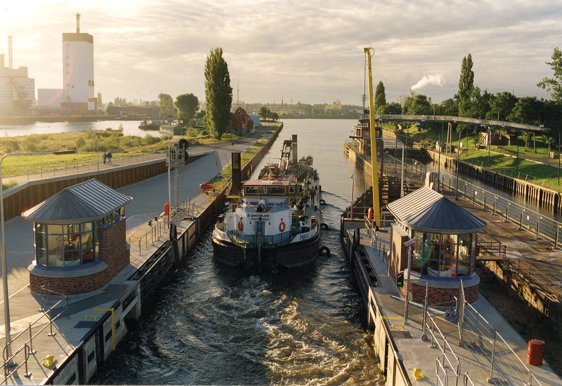 Foto der neuen Weserschleuse